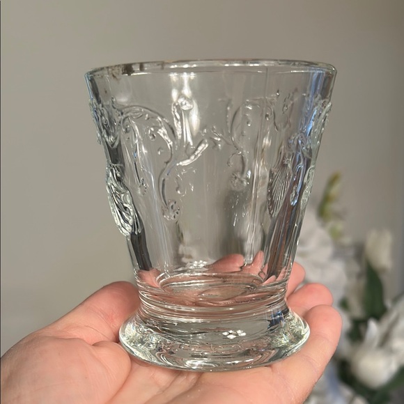 Vintage La Rochere Clairey Versailles Embossed Shell and Flower Tumblerr 8oz - Picture 2 of 8